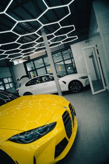 Желтая BMW На Детейлинге